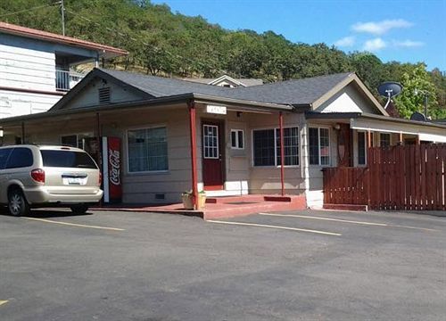 Roseburg Inn 외부 사진